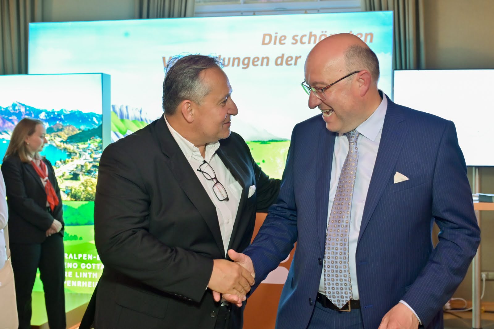 Hierarchien und Strukturen in Botschaften und Konsulaten – Wer ist wer?