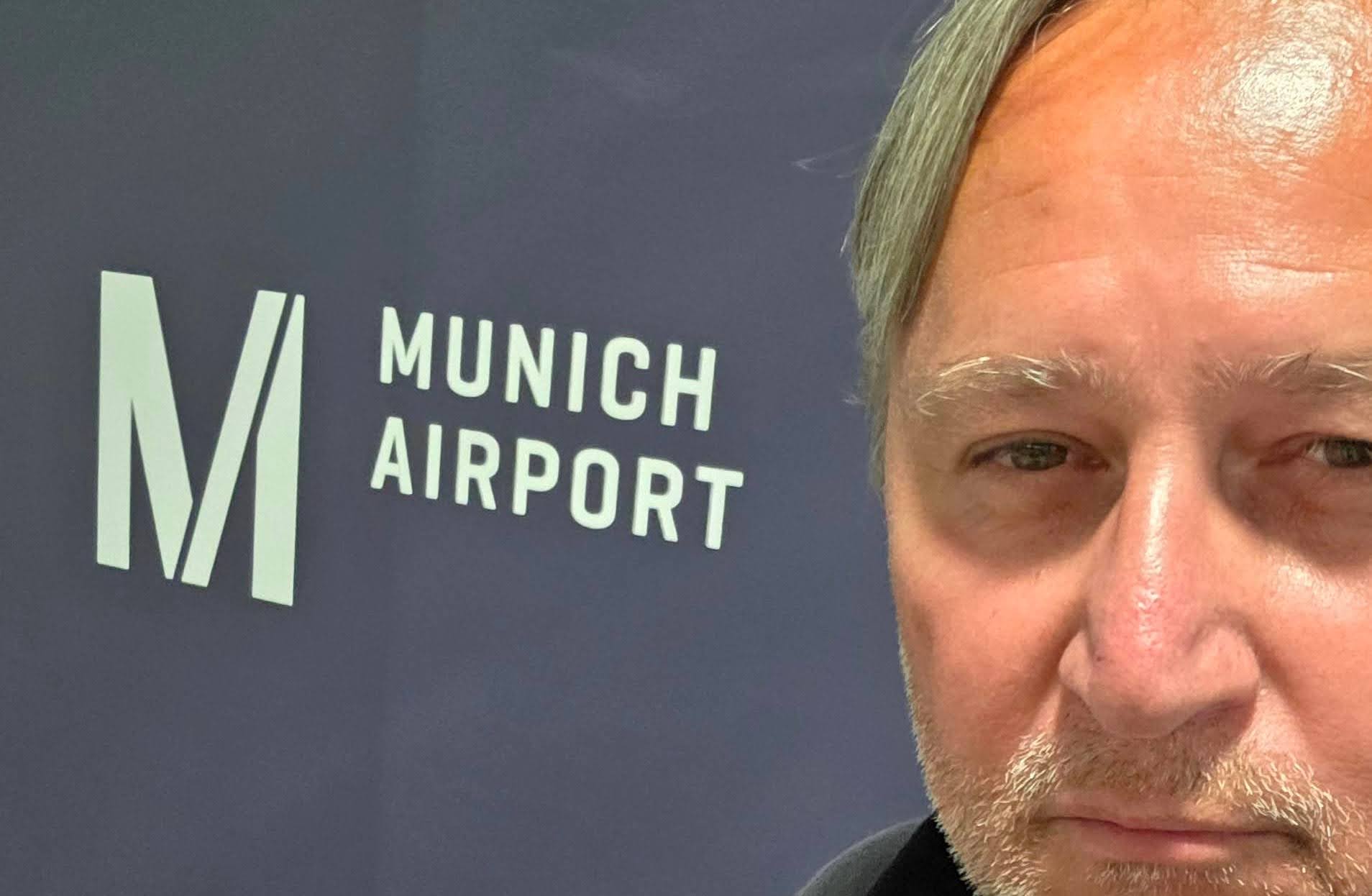 Am Flughafen. Und wieder heule ich wie ein Schlosshund.
